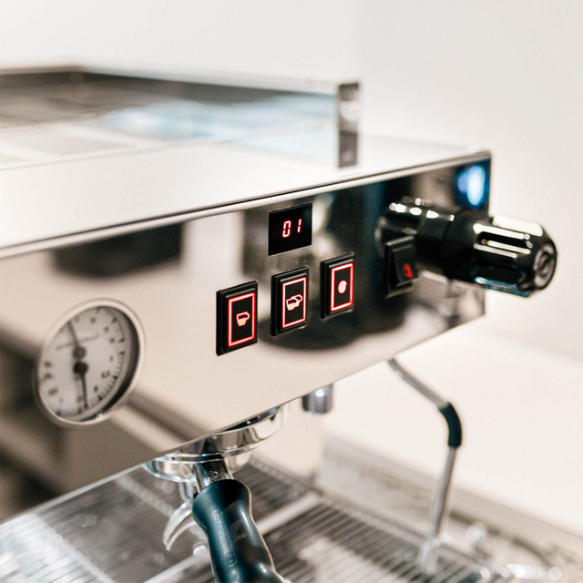 La Marzocco Linea Classic S Espresso Machine – Iconic espresso machine for cafés and professionals, featuring dual boilers, PID temperature control, and a durable stainless-steel body for consistent, high-quality espresso extraction