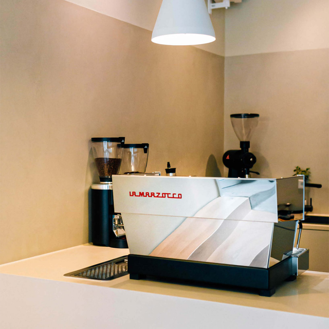 La Marzocco Linea Classic S Espresso Machine – Iconic espresso machine for cafés and professionals, featuring dual boilers, PID temperature control, and a durable stainless-steel body for consistent, high-quality espresso extraction