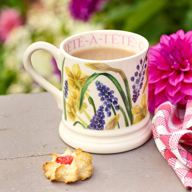 Emma Bridgewater Tete-A-Tete & Grape Hyacinth 1/2 Pint Mug